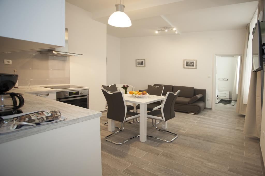 Old Square Apartment Split Exterior foto