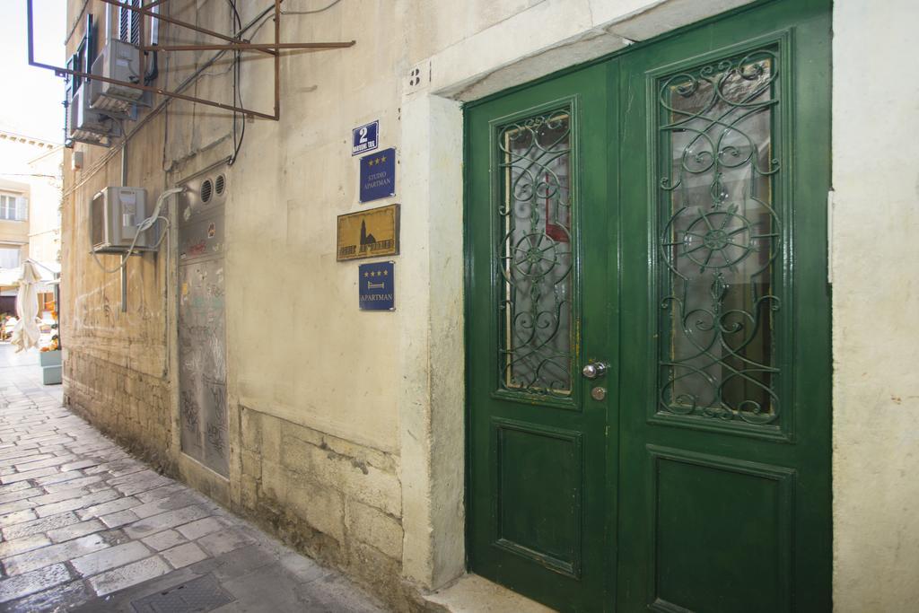 Old Square Apartment Split Exterior foto